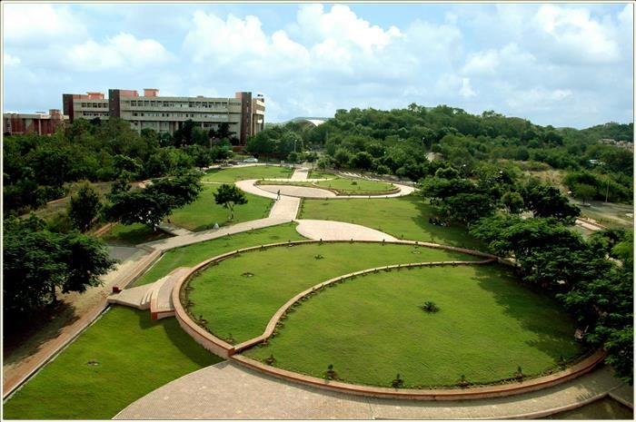 Kavayitri Bahinabai Chaudhari North Maharashtra University Logo