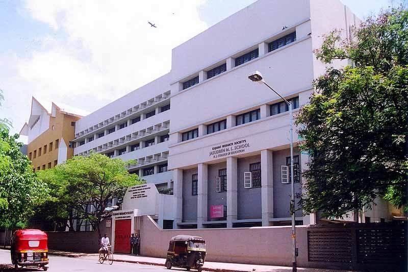 Hansraj Jivandas College of Education Logo