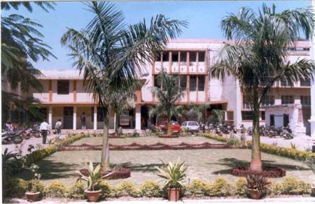 Saifia College of Arts and Commerce Logo
