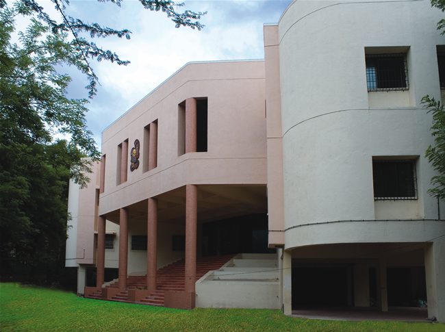 Institute of Bioinformatics and Biotechnology - [IBB] Logo