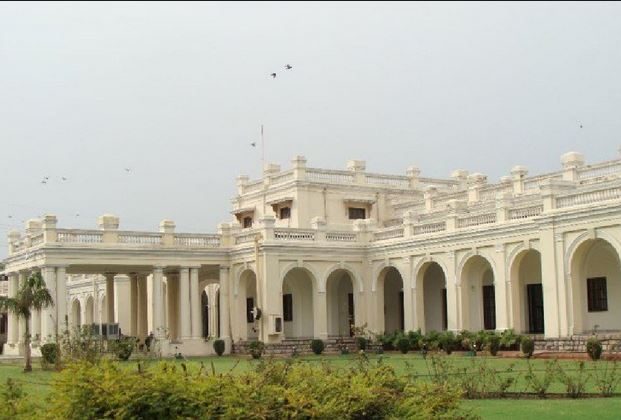 Faculty of Law, University of Delhi Logo