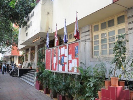 HR College of Commerce and Economics logo