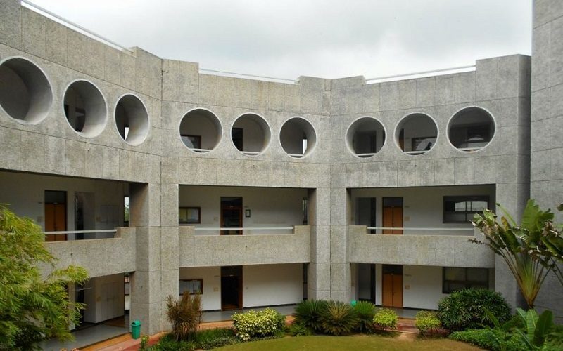 Institute of Pharmacy, Nirma University Logo