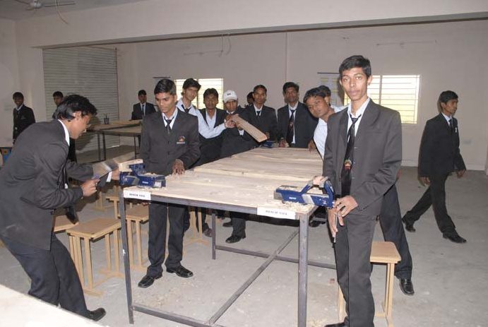 Vaishnavi Institute of Technology and Science - [VITS] Logo