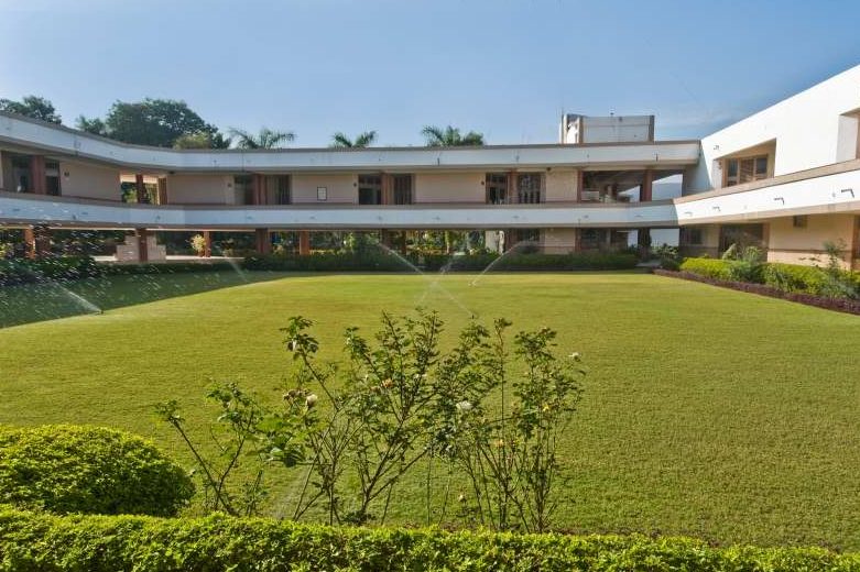 Faculty of Technology, Dharmsinh Desai University Logo