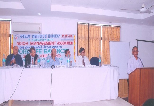 Apeejay Institute of Technology - School of Management for Women Logo