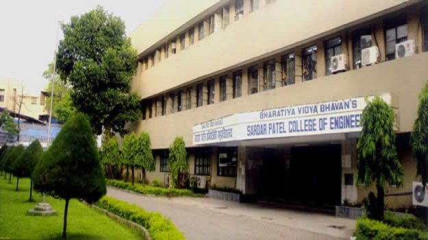 Bhavan's College