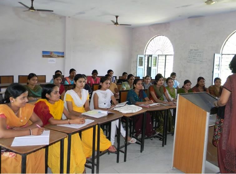 Guru Nanak Girls Post Graduate College Logo
