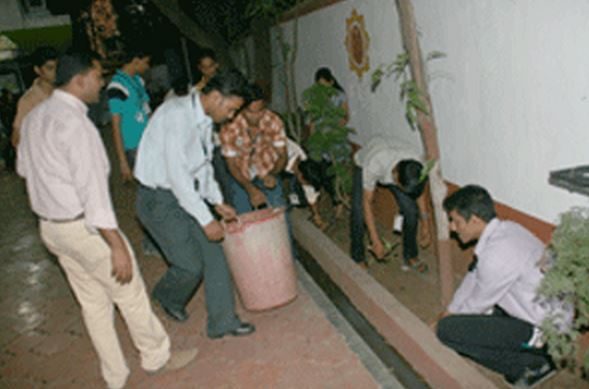 Mahatma Night Degree College of Arts and Commerce Logo