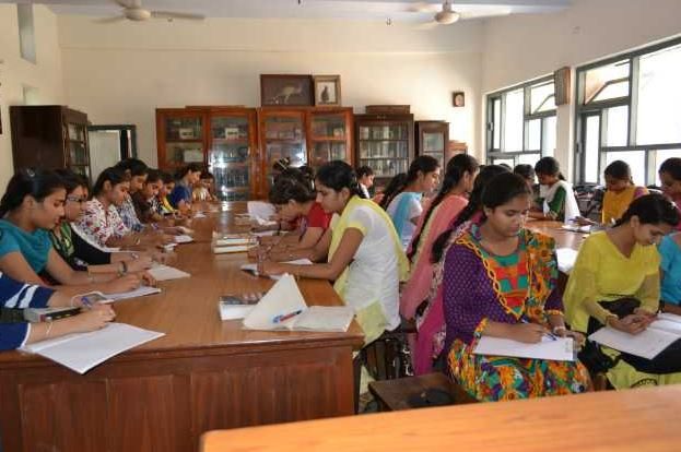 SR Govt College for Women