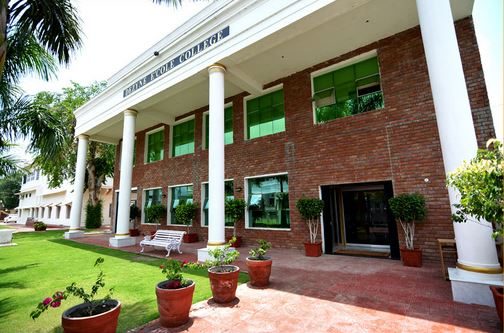 Dezyne E'cole College