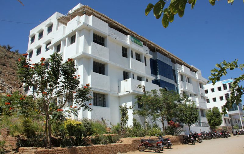Pacific Institute of Hotel Management - [PIHM] Logo